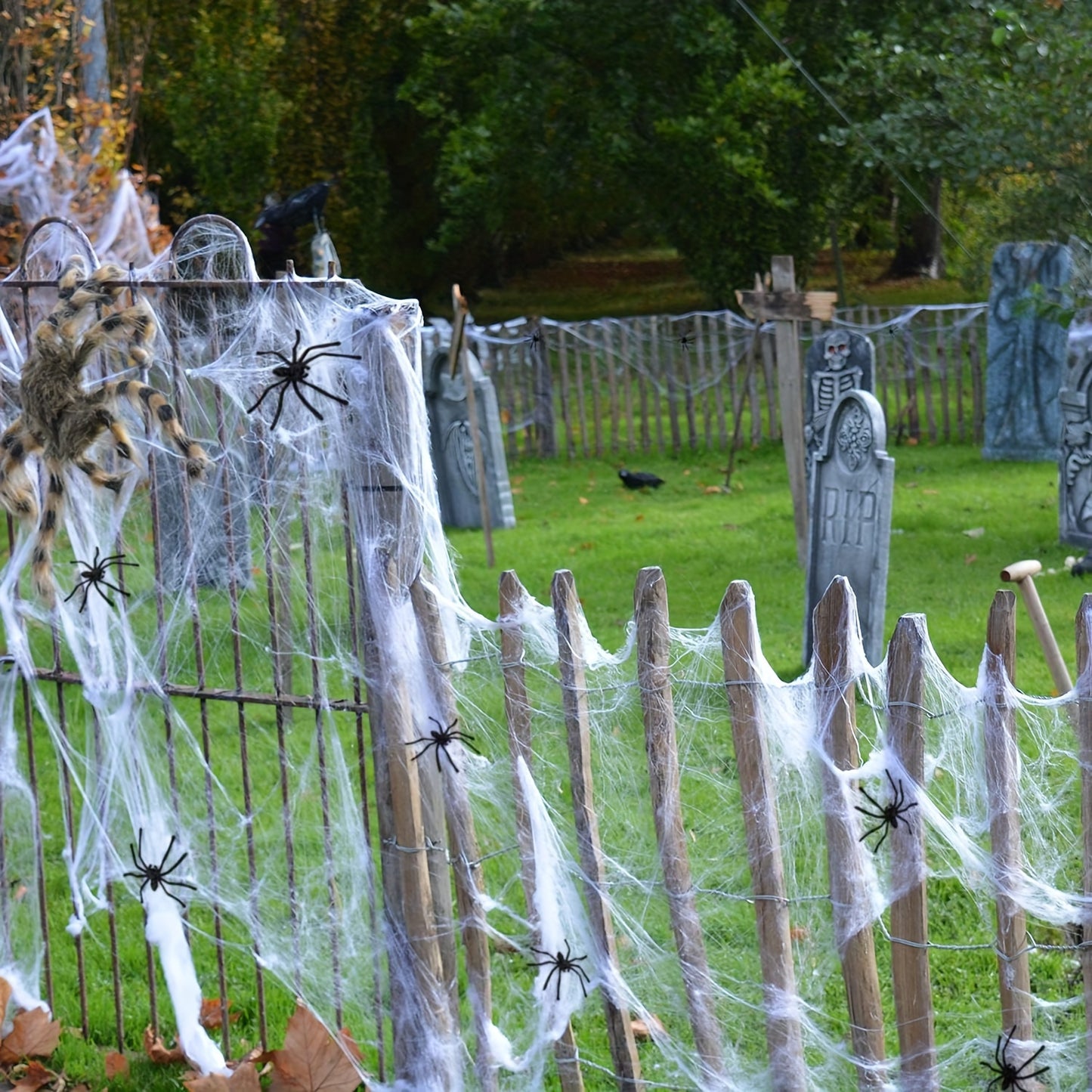 150 Square meters 300g Halloween Spider Web Stretchable with 50pcs Small Spiders