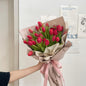 Ramo de 30 tulipanes rojos