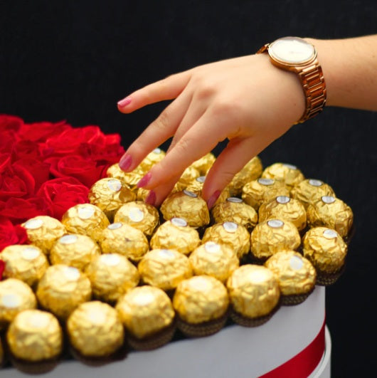 Caja Gran Velvet rosas rojas y bombone